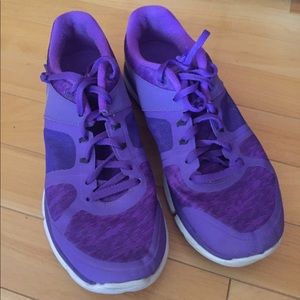 womens purple nike tennis shoes